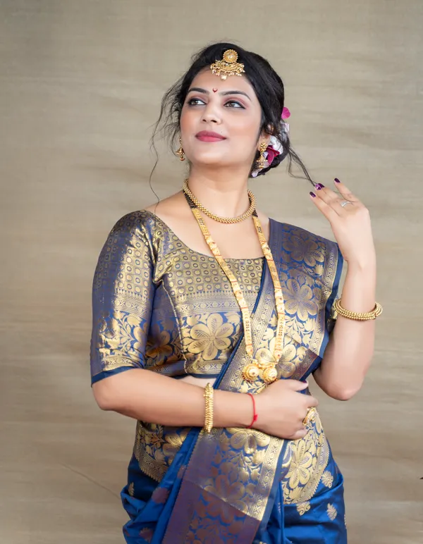 Navy_Blue_Pure_Paithani_Silk_Saree_With_Rich_Pallu_And_Unstiched_Blouse_Piece.